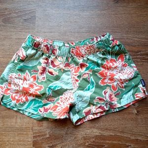 Patagonia barely baggie sage floral shorts sz Small
